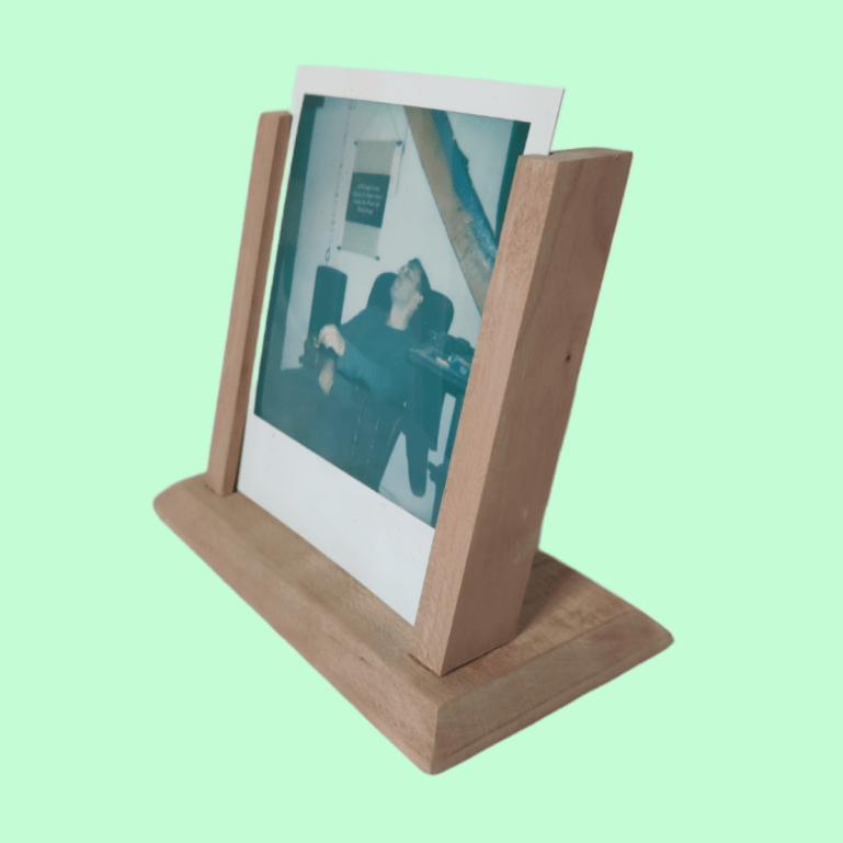 Polaroid Frame Stand 2
