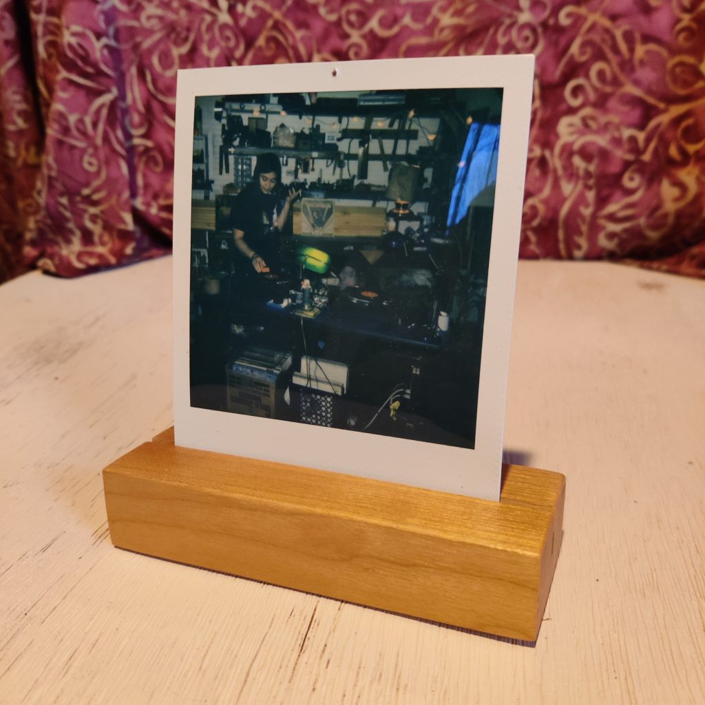 Polaroid Frameless Picture Stand (Apple)