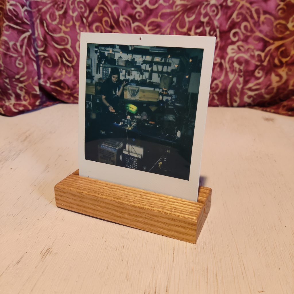 Polaroid Frameless Picture Stand (Oak)