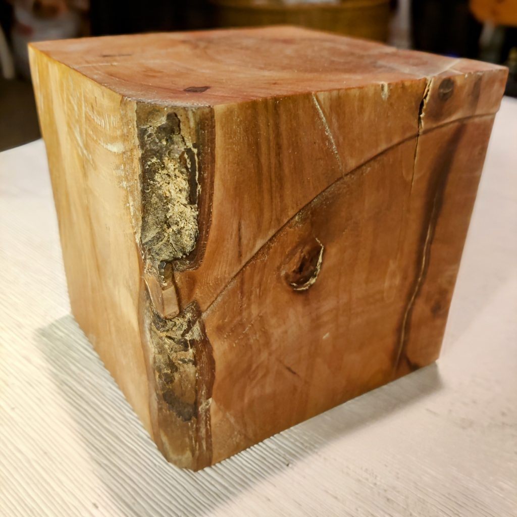 1kg Applewood Cube